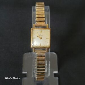 VTG Helvetia Swiss Watch 17 Jewels Stretch Band For Repair Or Parts Not Working